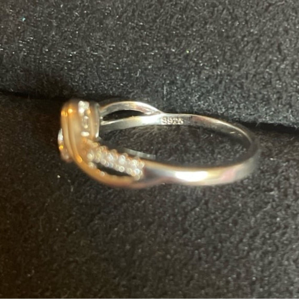 Gorgeous Certified 1.0 Round Brilliant Cut Moissanite Diamond Ring. Size 8 - Picture 10 of 11